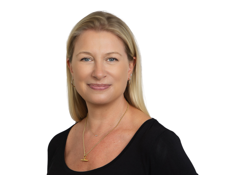 Holly Hirst front portrait image